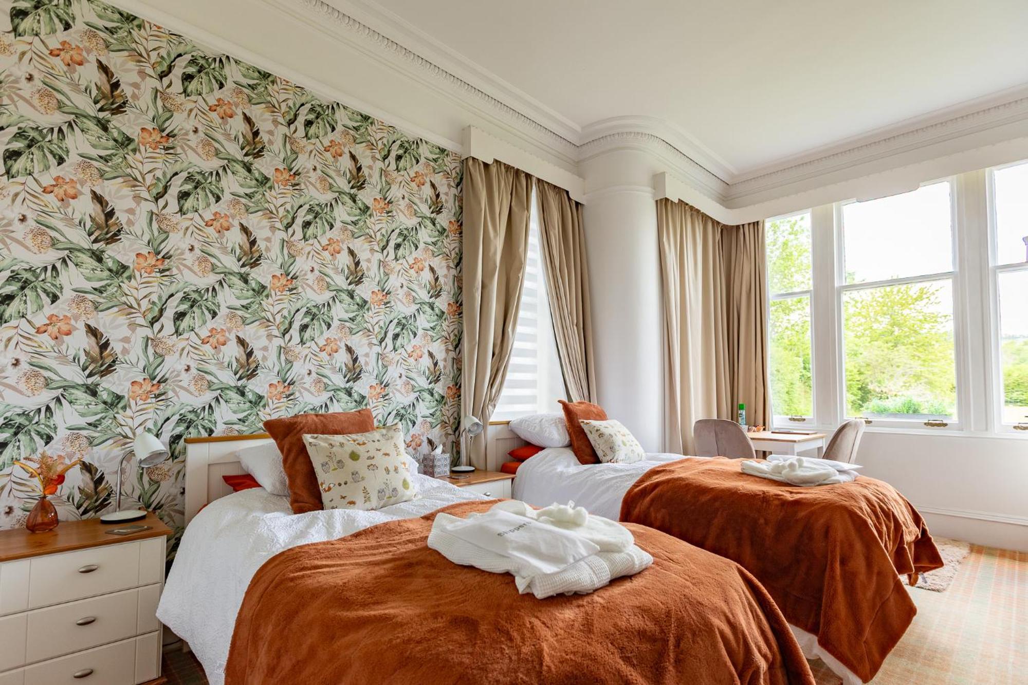 Chrialdon House Hotel Боли Екстериор снимка